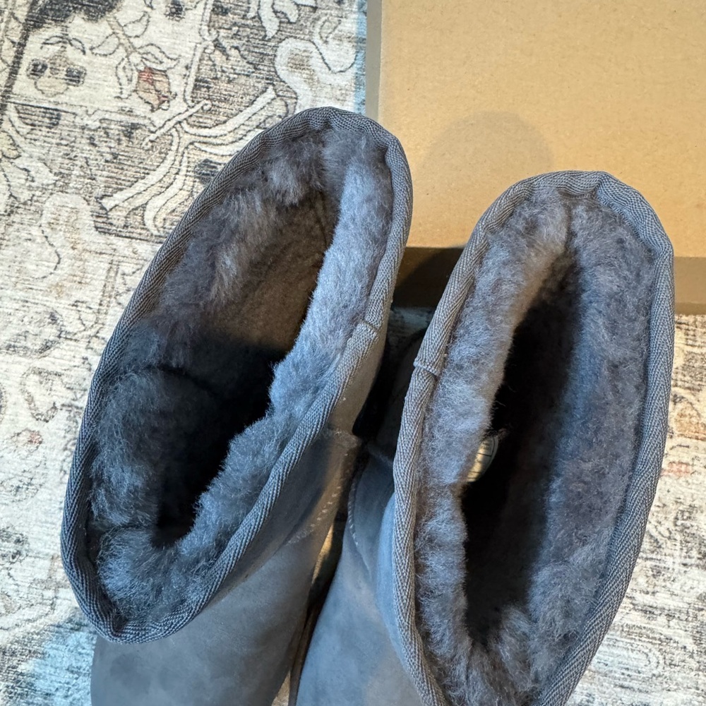 UGG Women's Classic Short II Boots - Gray Size 9 - Picture 4 of 9